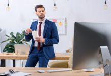 7 Strategien gegen Heißhungerattacken im Homeoffice Hungerattacke im Büro