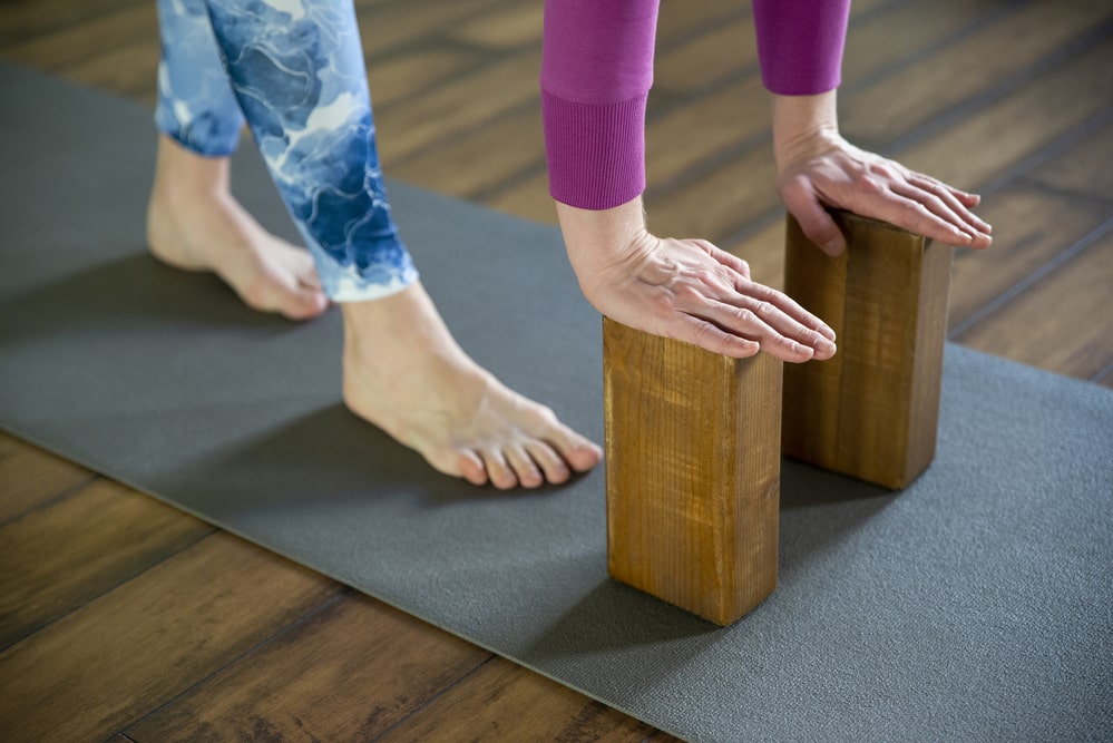Yoga Block auf einer Yogamatte